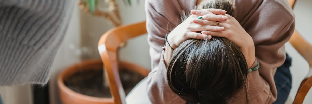 Cervicalgia y estrés postnavideño tratamiento recomendado en FisioClinics La Moraleja