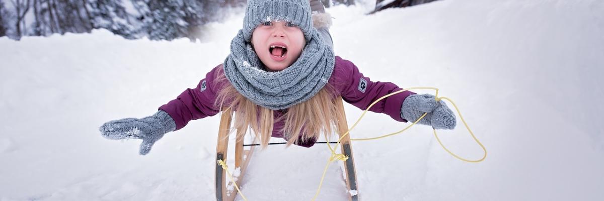 Lesiones frecuentes en niños durante actividades navideñas: cómo prevenirlas en parques y mercados de Madrid